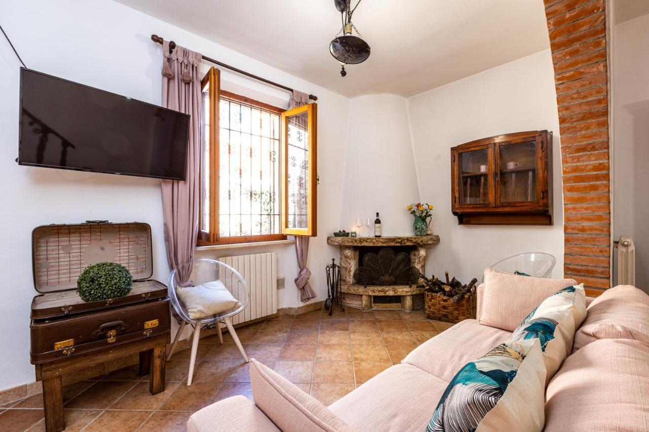 Agri Apartment La Terrazza La Ripadoro Chianni Exteriör bild